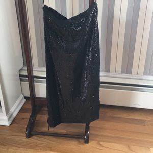 Sequence evening skirt with side exposed zipper